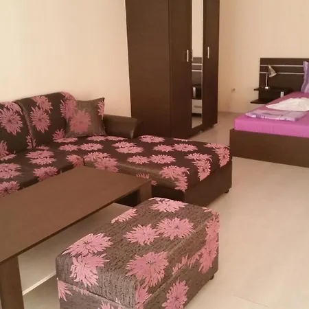 Lejlighedshotel Rose Garden Omax 3*