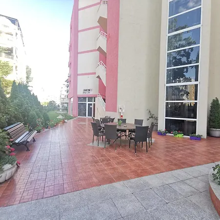Lejlighedshotel Rose Garden Omax