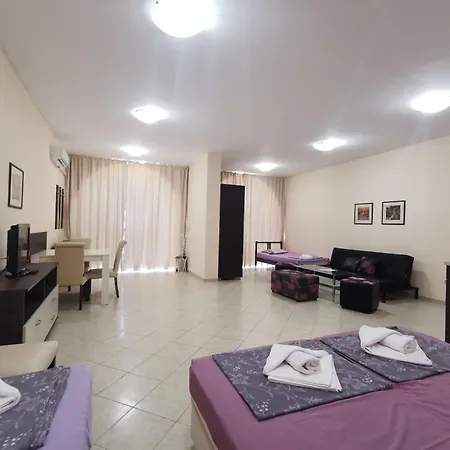 Lejlighedshotel Rose Garden Omax 3*