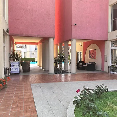 Rose Garden Omax Aparthotel