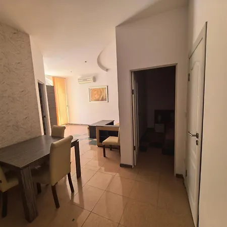 Lejlighedshotel Rose Garden Omax