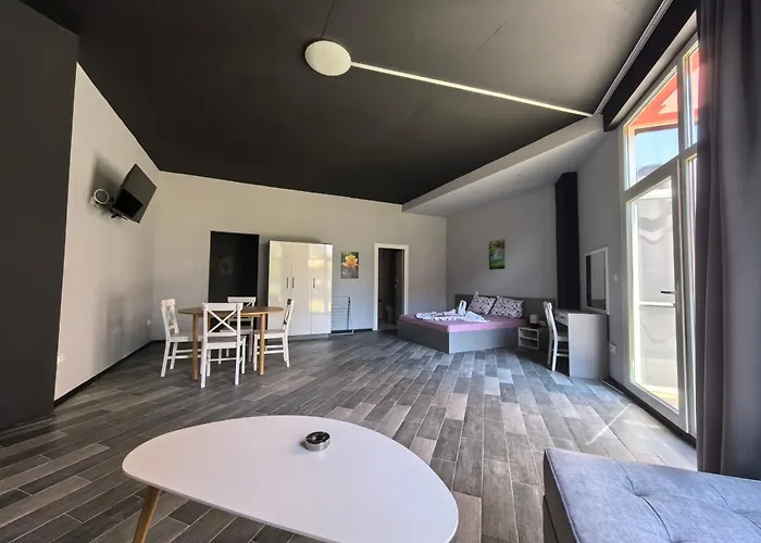 Rose Garden Omax Aparthotel 3*