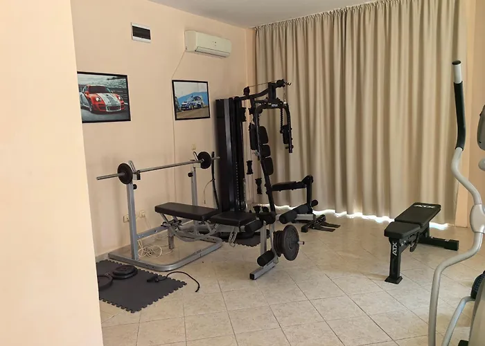 Rose Garden Omax Aparthotel 3*