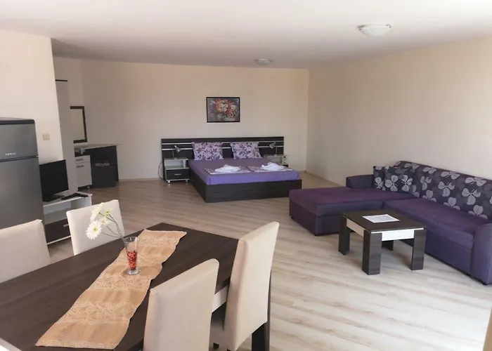 Rose Garden Omax Aparthotel