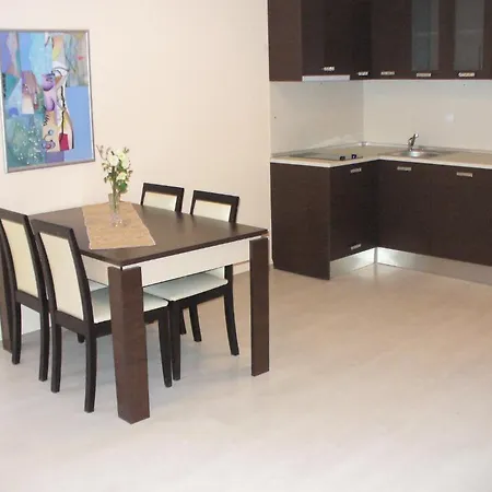 Rose Garden Omax Apartmanhotel Napospart