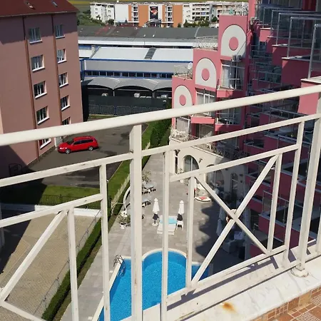 Rose Garden Omax Aparthotel 3*