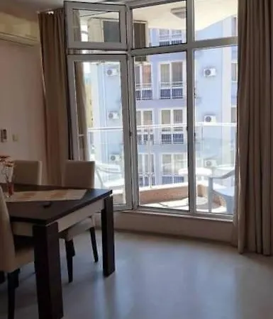 Apartmanhotel Rose Garden Omax Napospart