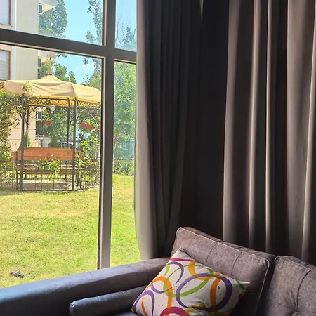 Aparthotel Rose Garden Omax