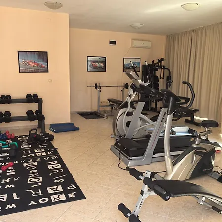 Apart-hotel Rose Garden Omax 3*