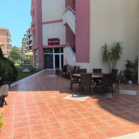 Aparthotel Rose Garden Omax 3*