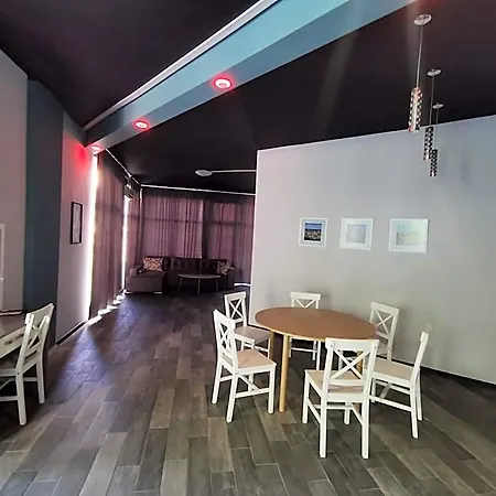 公寓式酒店 Rose Garden Omax 阳光海滩