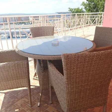 Rose Garden Omax Aparthotel 3*