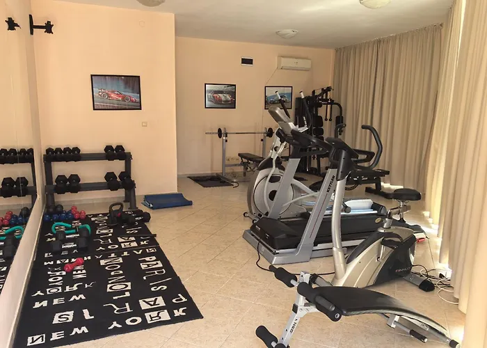 Aparthotel Rose Garden Omax 3*