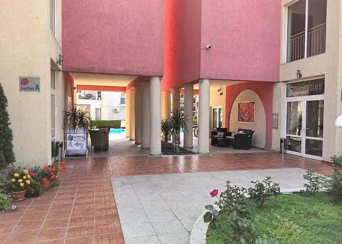 Rose Garden Omax Aparthotel