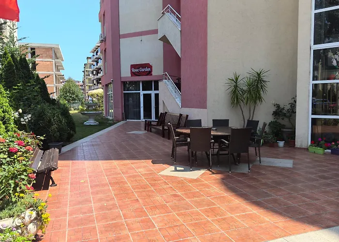 Aparthotel Rose Garden Omax 3*