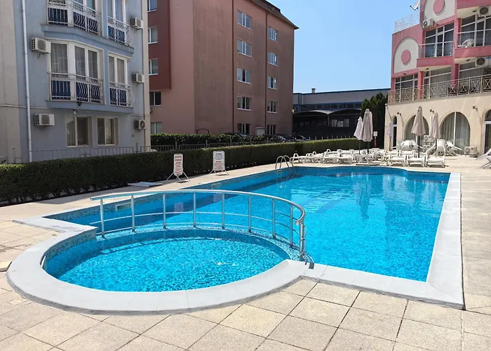 Aparthotel Rose Garden Omax 3*