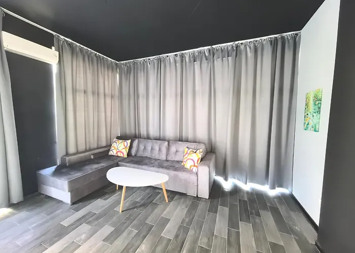 Aparthotel Rose Garden Omax