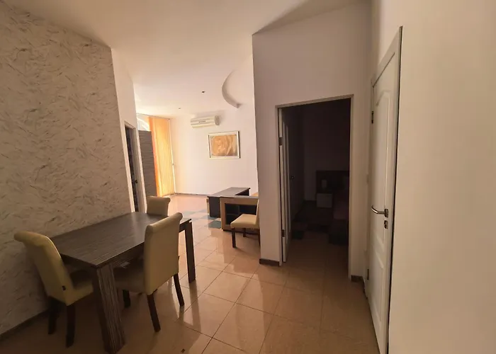 Aparthotel Rose Garden Omax