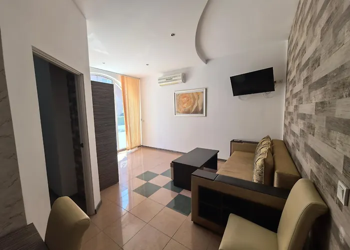 Aparthotel Rose Garden Omax