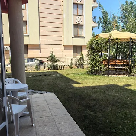 Rose Garden Omax Slăntjev Brjag