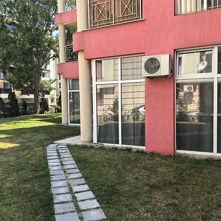 Lägenhetshotell Rose Garden Omax 3*