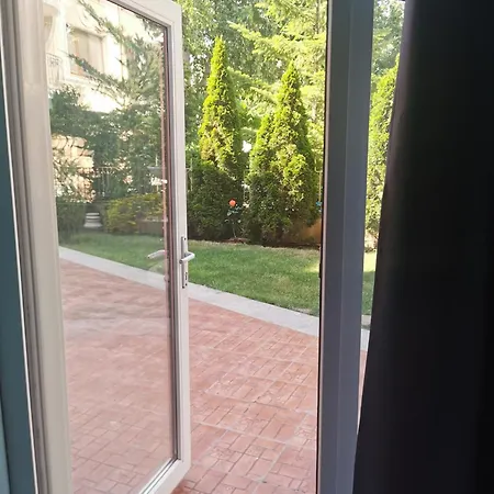 Rose Garden Omax Lägenhetshotell Slăntjev Brjag