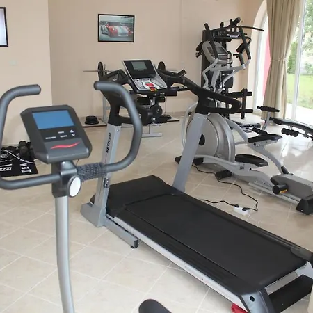 Rose Garden Omax Slăntjev Brjag