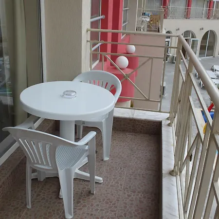 Rose Garden Omax Lägenhetshotell