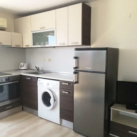 Rose Garden Omax Lägenhetshotell Slăntjev Brjag