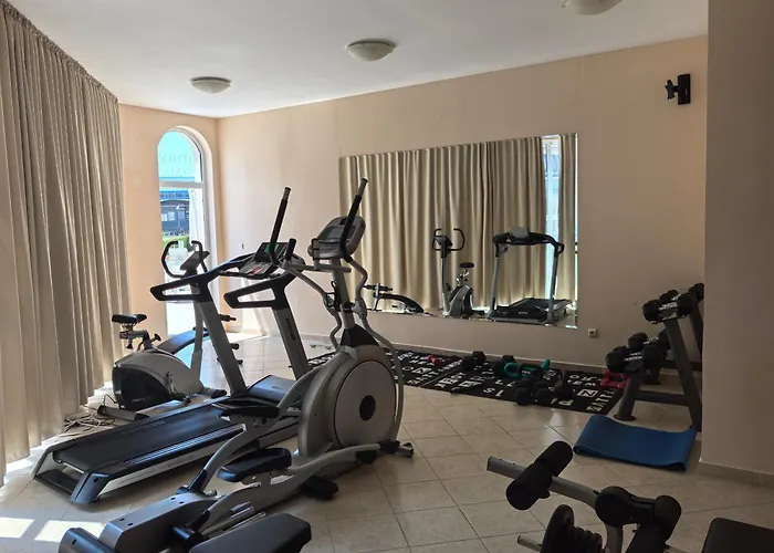 Rose Garden Omax Aparthotel