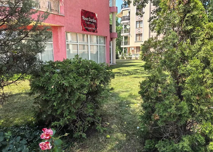 Aparthotel Rose Garden Omax