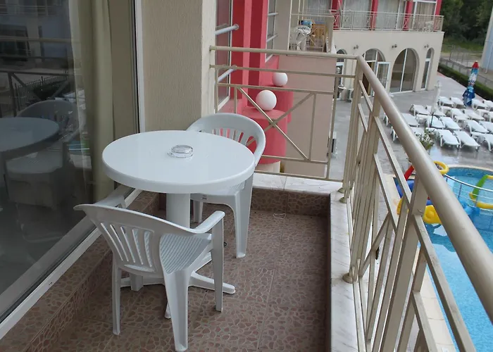 Rose Garden Omax Aparthotel